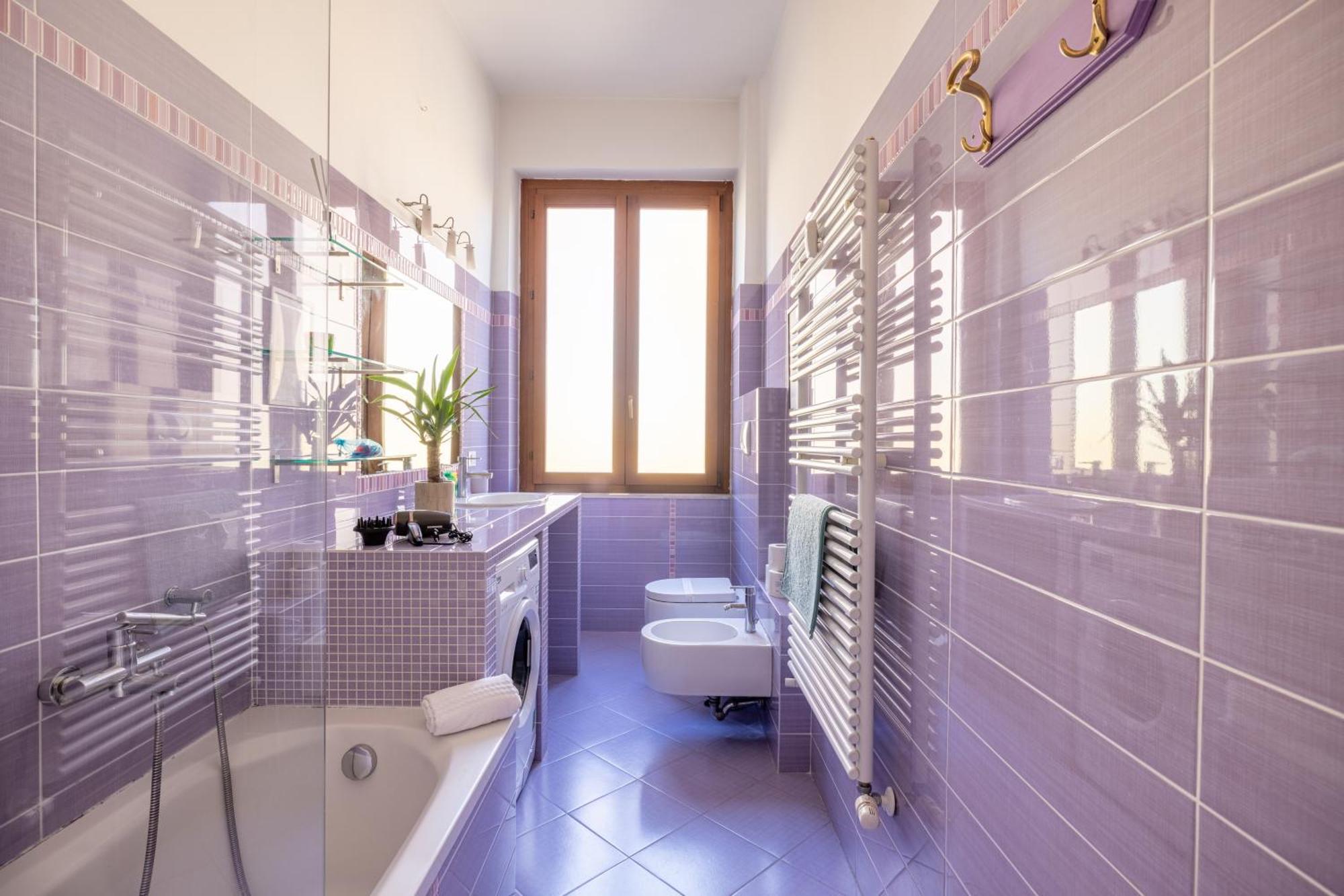 Colorful House On The Tiber Apartment