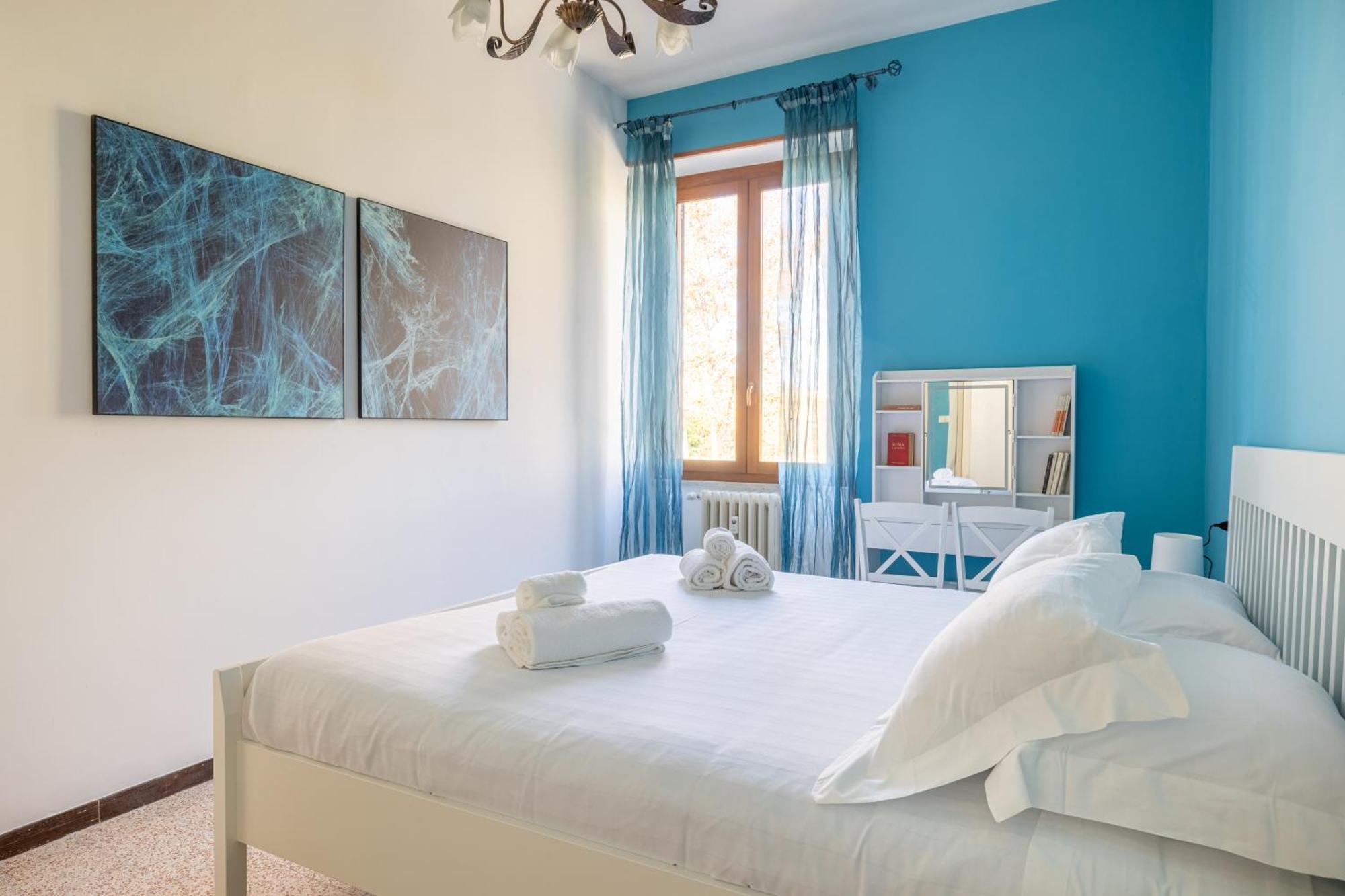 Colorful House On The Tiber Apartment *