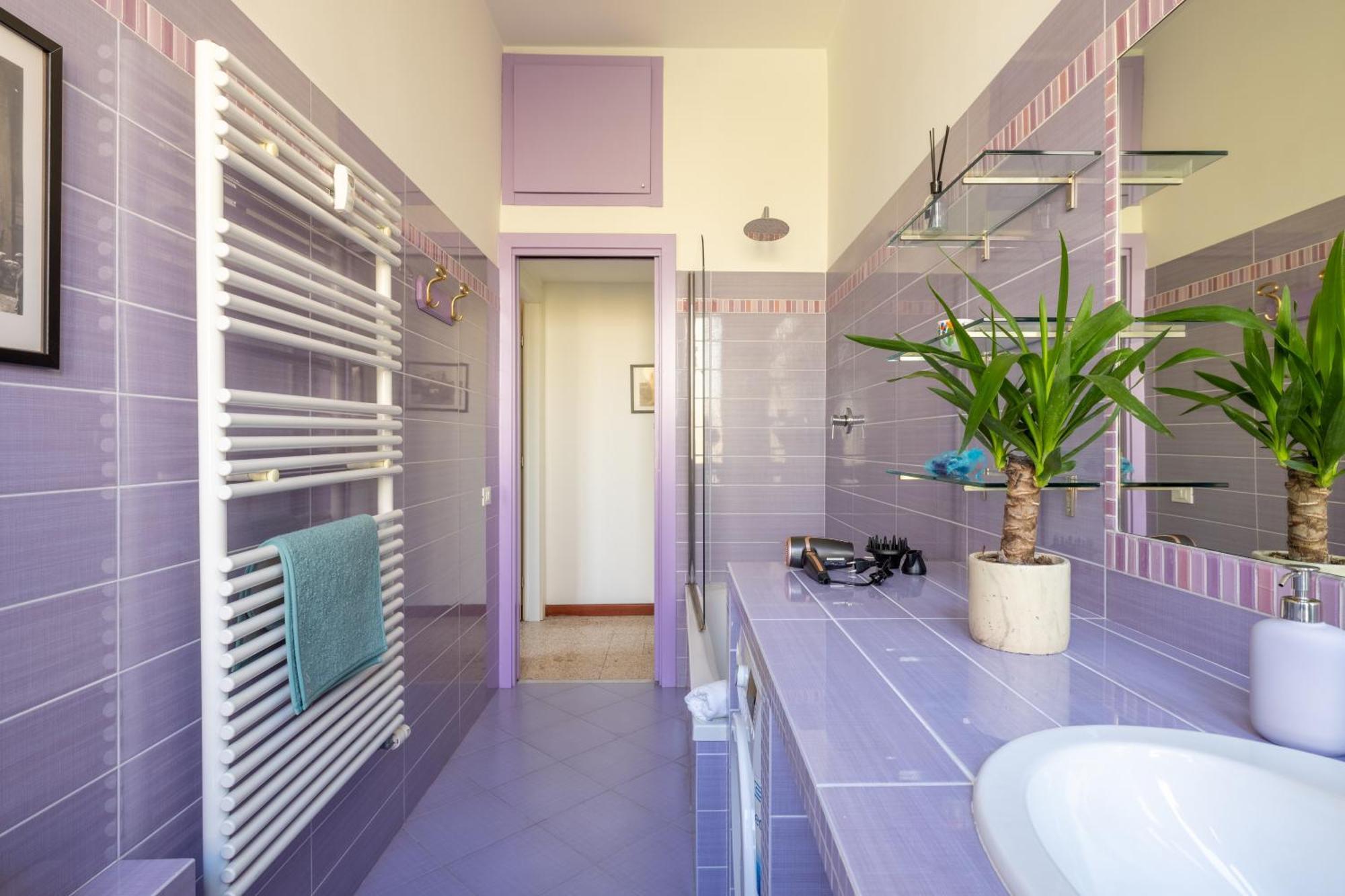 Colorful House On The Tiber Apartment