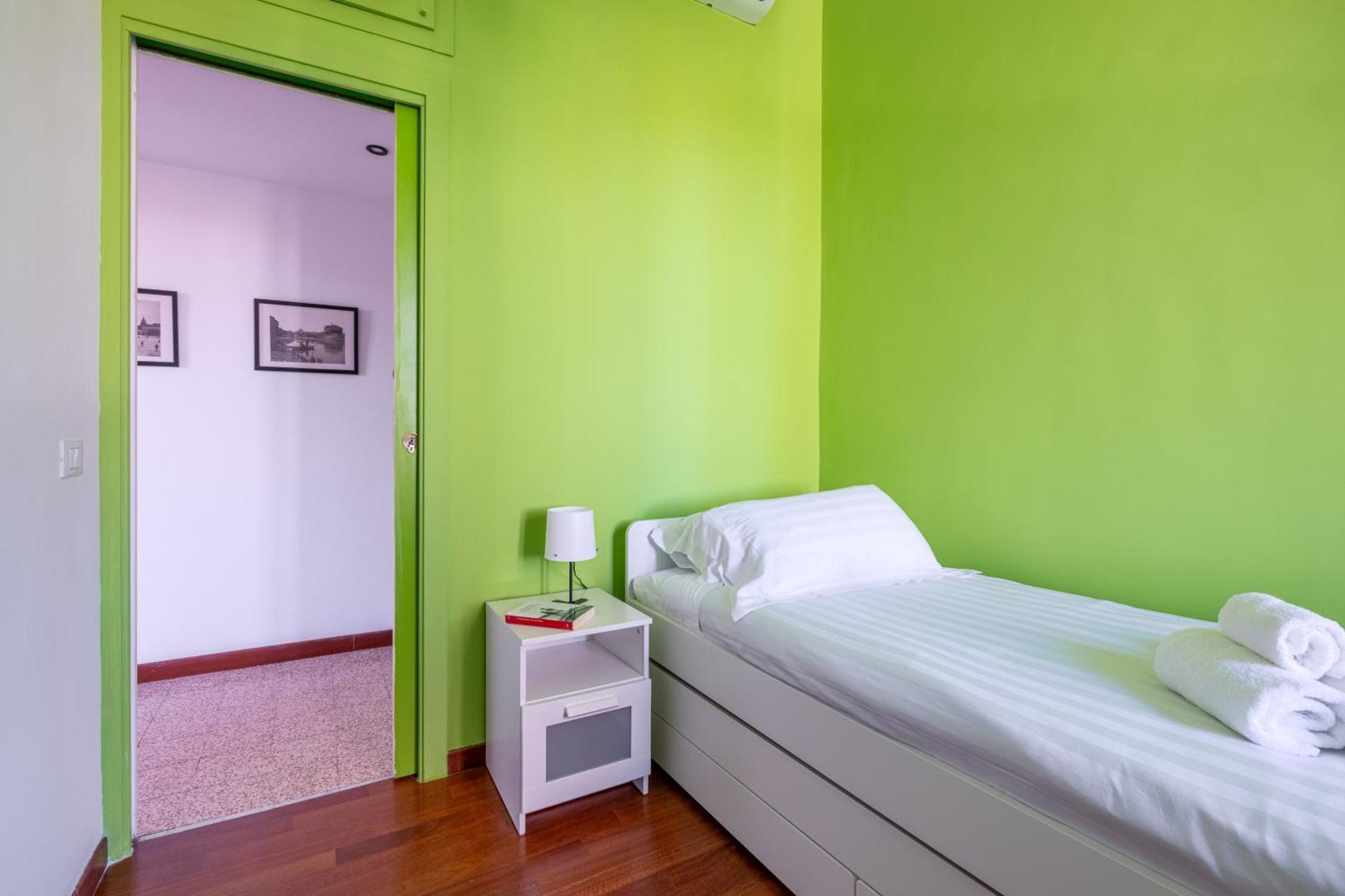 Apartment Colorful House On The Tiber *